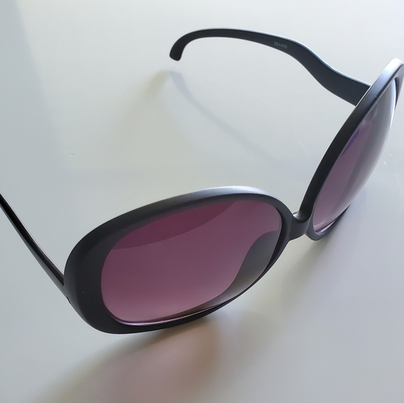 Sunglasses - Italy Design. Matte Black Frame with Gradient Lenses - Picture 3 of 3